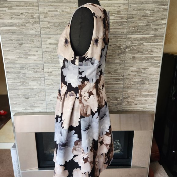Floral Sleeveless Dress - Black and Cream - Picture 8 of 10